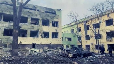 Πώς παρουσίασε η Ρωσία τον βομβαρδισμό του νοσοκομείου στη Μαριούπολη