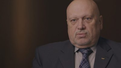 Ο απόστρατος της FSB, Αλεξάντερ Μιχαήλοφ, υπερασπίζεται τον Πούτιν